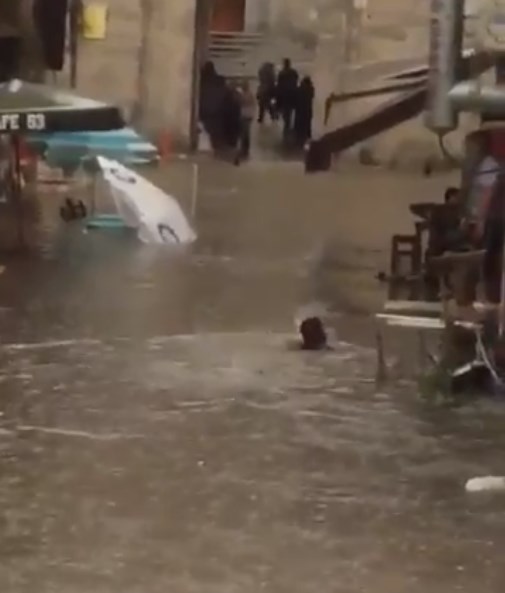 1_2428_1 İstanbul Yağmura Teslim Oldu! Haberler 