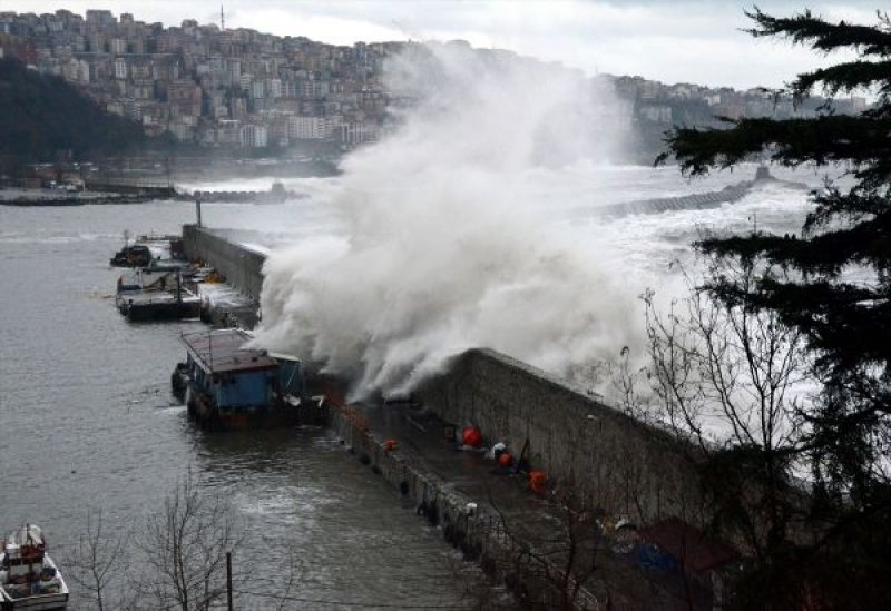 zonguldakta-firtina-yikti-gecti Zonguldak'ta fırtına yıktı geçti... Foto Galerisi 