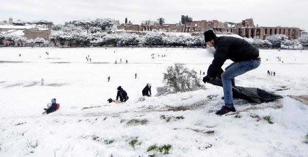 3 Roma'da 6 yıl sonra ilk kez kar yağdı! Haberler 