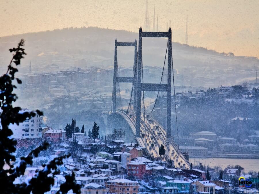 İstanbul'da karlı bir güne uyanış öyküsü...