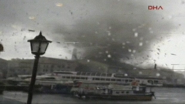 İstanbul'da kuvvetli yagmur, Kasımpasa'da hortum