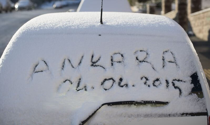 Ankara'da Nisanda Kar Yağışı...