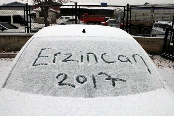 Erzincan beyaza büründü...