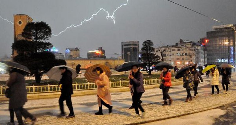 İstanbul'da dolu etkili oldu !