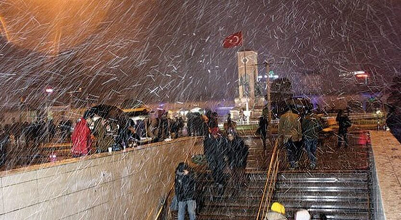 SON DAKİKA: İstanbul'da kar başladı !