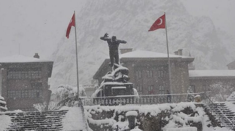 Nisan'da Yurttan Kar Manzaraları...