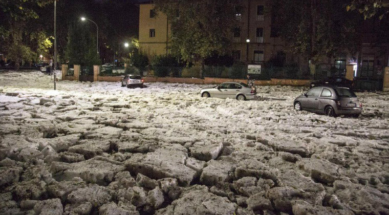 Roma'da dolu yağışı hayatı durdurma noktasına getirdi!