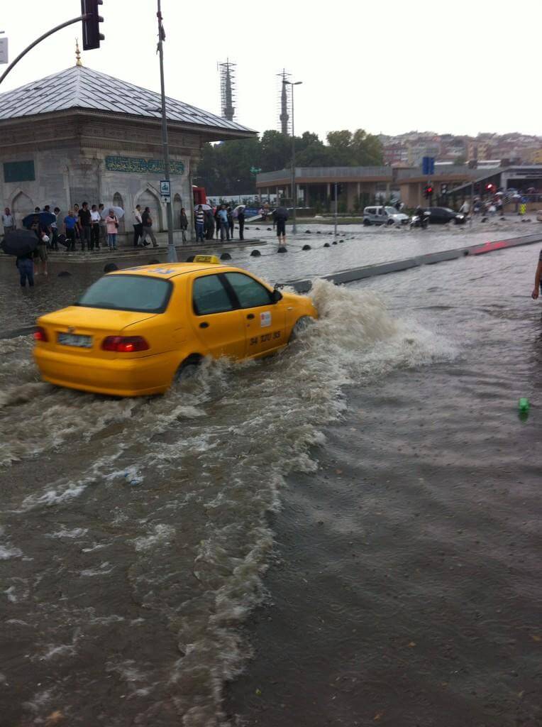 Bs5MbvrCcAAp7Tx Üsküdar'da yine su baskını ! Haberler  