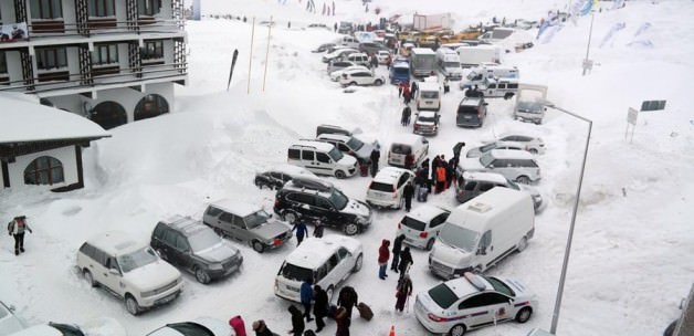 3_metre_karda_tatil_cilesi_1423765194_7128 Uludağ'da kar kalınlığı 2,5 metreyi aştı ! Genel Haberler 