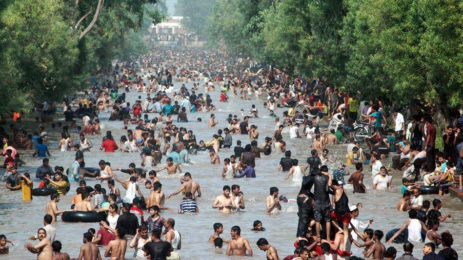 Pakistan’da sıcaklardan ölen sayısı bini geçti !