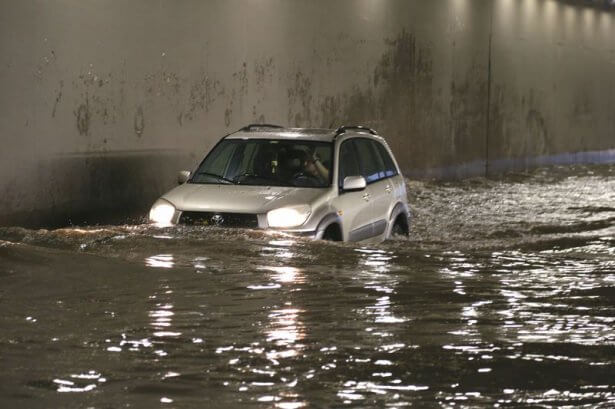 ankara-da-yagmurda-araclar-mahsur-kaldi-7618997_3628_m Ankara'da Yağan Yağmur Sele Neden Oldu ! Haberler  