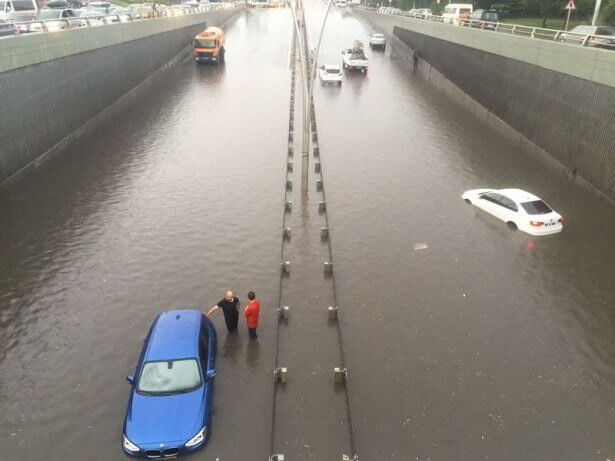 ankara-da-yagmurda-araclar-mahsur-kaldi-7618997_5906_m Ankara'da Yağan Yağmur Sele Neden Oldu ! Haberler  