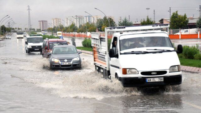 Malatya’da Sağanak Yağış Gün Boyu Etkili Oldu