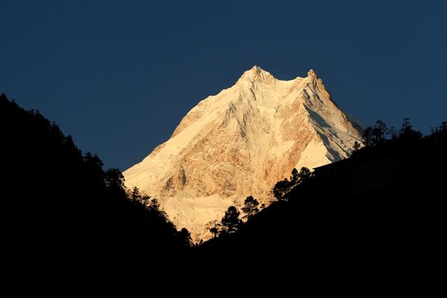 everesti-zirveden-ettiler-20 İlginç İddia: Everest Dünyanın En Yükseği Değil ! Foto Galerisi 