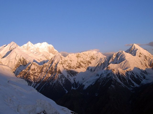 everesti-zirveden-ettiler-21 İlginç İddia: Everest Dünyanın En Yükseği Değil ! Foto Galerisi 