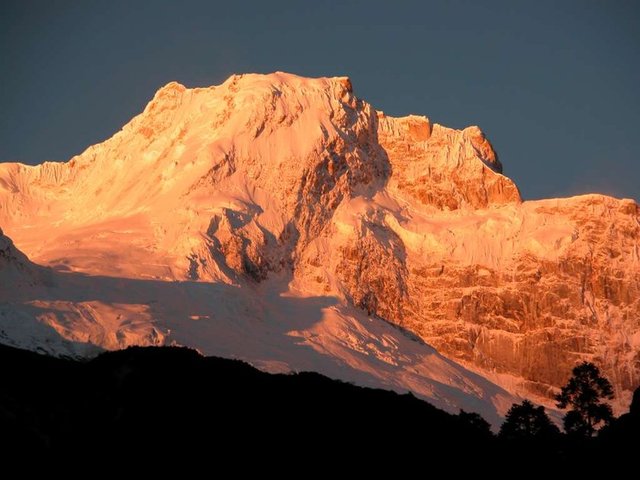 everesti-zirveden-ettiler-22 İlginç İddia: Everest Dünyanın En Yükseği Değil ! Foto Galerisi 