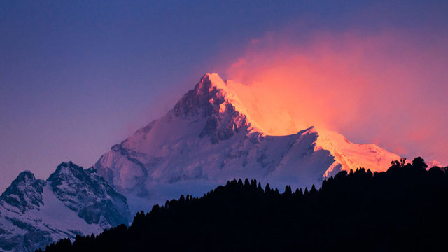everesti-zirveden-ettiler-6 İlginç İddia: Everest Dünyanın En Yükseği Değil ! Foto Galerisi 
