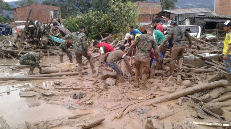 H0zgf_1491103700_3295 Kolombiya'da sel felaketinden ölenlerin sayısı 250'yi geçti ! Haberler  