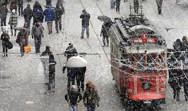 İstanbul’da Kar Başladı!
